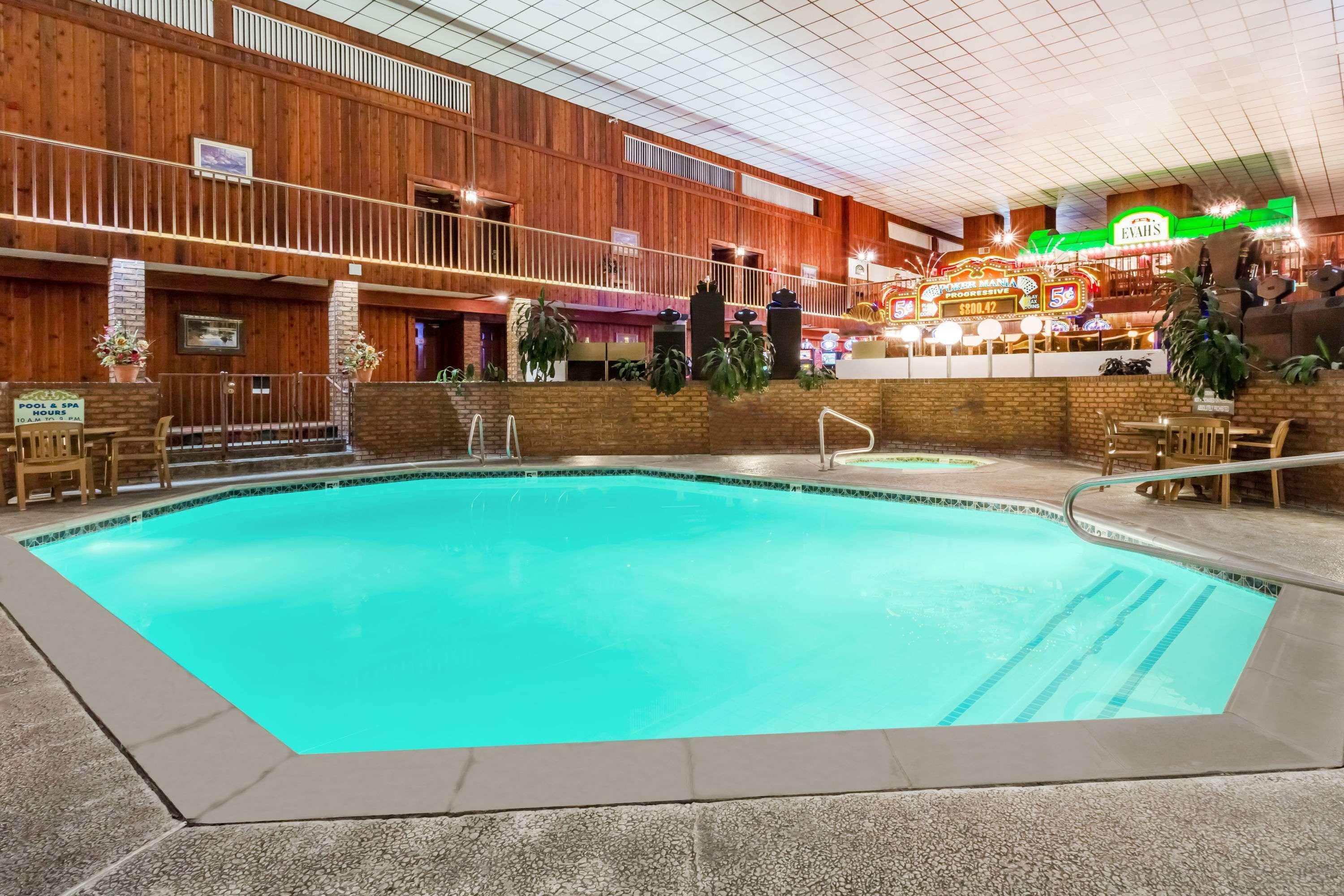 Ramada By Wyndham Ely Hotel Exterior foto